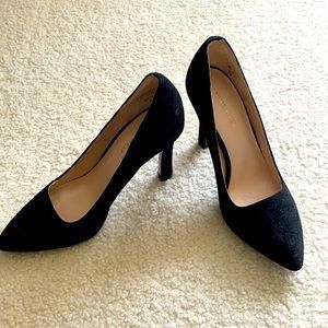 Nine West leather upper black pumps